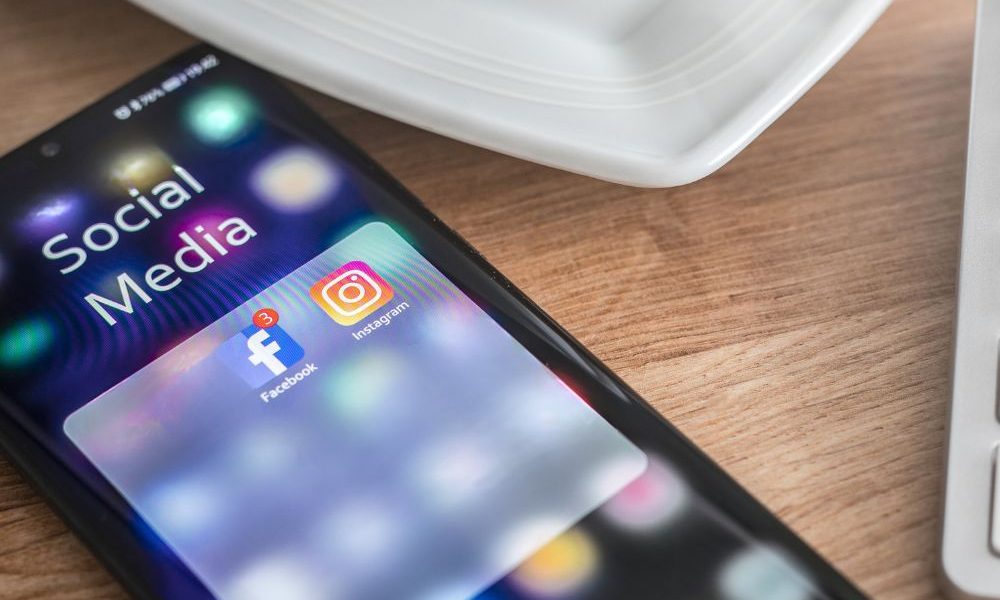 Facebook e Instagram in tilt: problemi di accesso, poi ritorno alla normalità