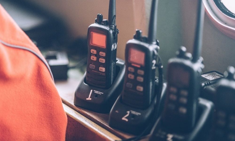 Esplodono walkie talkie in Libano: nuovi attacchi contro Hezbollah dopo i cercapersone