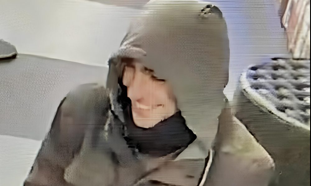 Caccia all’omicida del CEO Brian Thompson: sospetto gode di un’insolita simpatia popolare