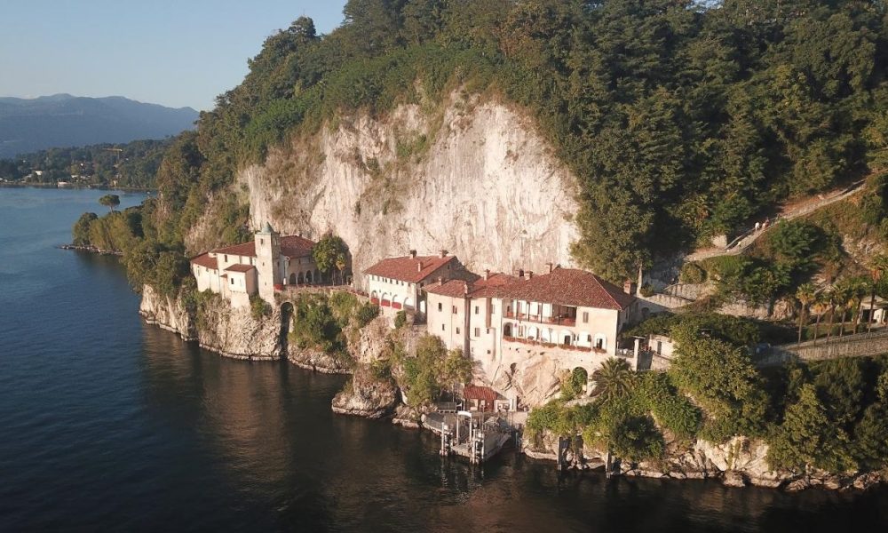 Teografie una mostra sull’arte sacra moderna all’Eremo di Santa Caterina del Sasso
