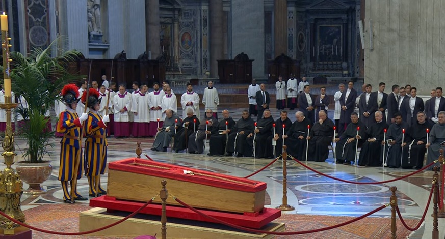 Live Video – The homage to Pope Francis continues at St. Peter’s