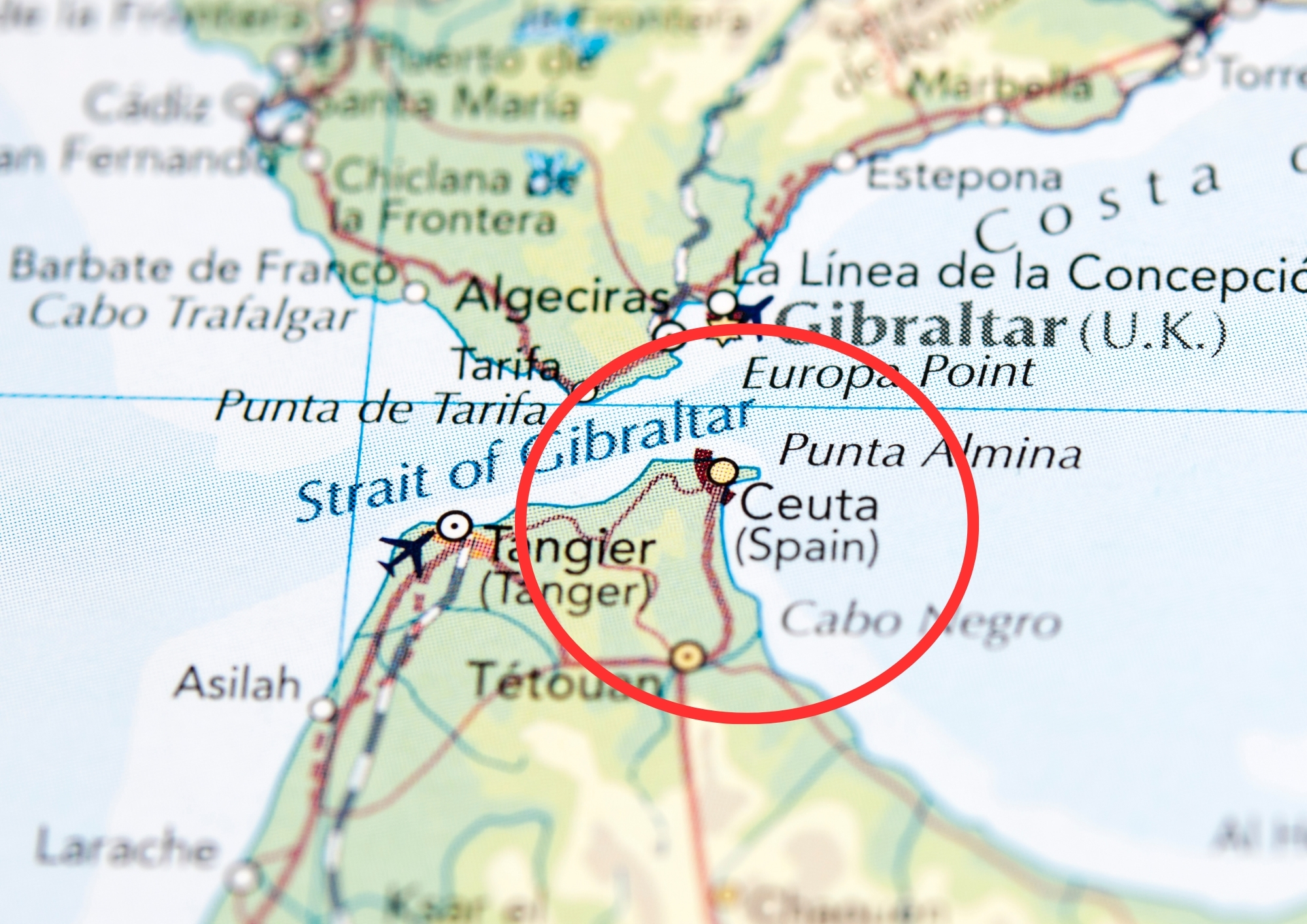 Crisi a Ceuta, desecretati i file dell’intelligence: l’ombra dei social dietro l’assalto di massa
