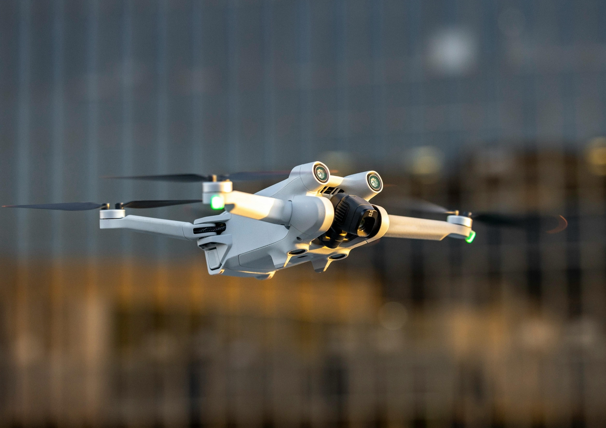 Drone precipita in Germania a un chilometro da una base militare: scatta l’allarme